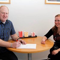 Undirritun samnings í ferðaþjónustu