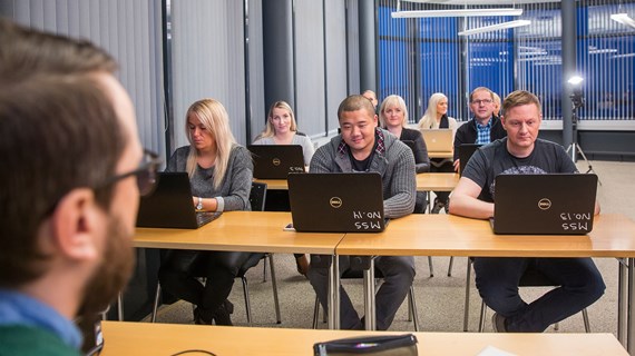 Byrja&#xF0;u me&#xF0; Excel